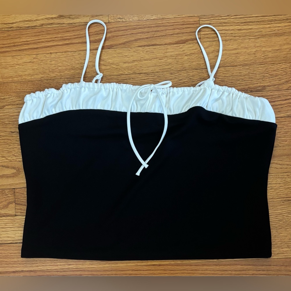 Express Shirt Women’s XL Black/White Top Cropped Adjustable Straps Casual New
